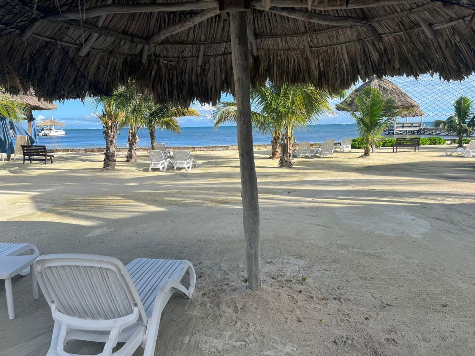 Captain Morgan'S Retreat San Pedro  Exterior photo