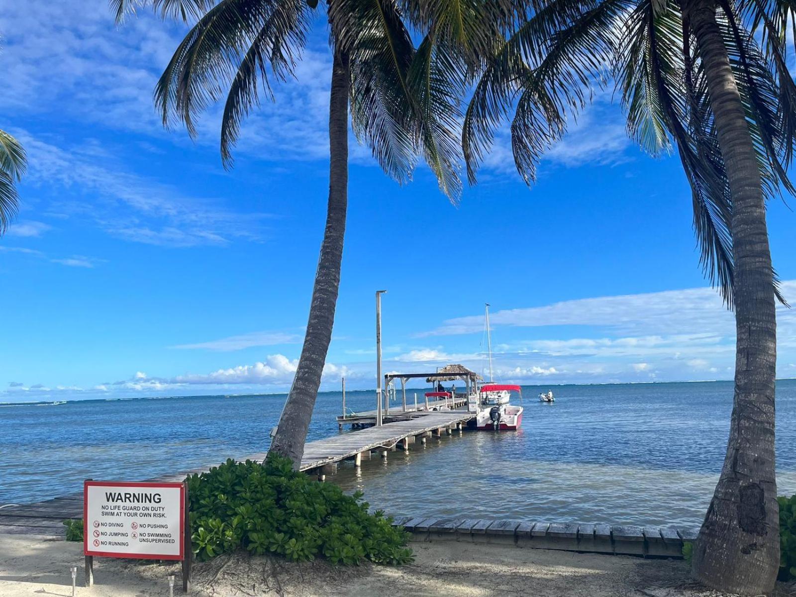 Captain Morgan'S Retreat San Pedro  Exterior photo